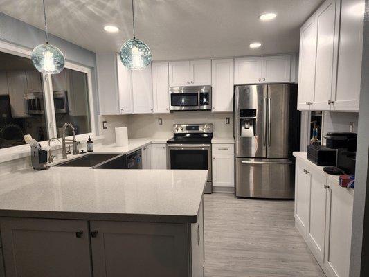 Brand new kitchen! Even the appliances look better here even though they're the same ones we had before the remodel.