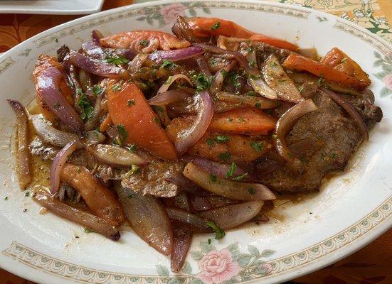 Bistec encebollado