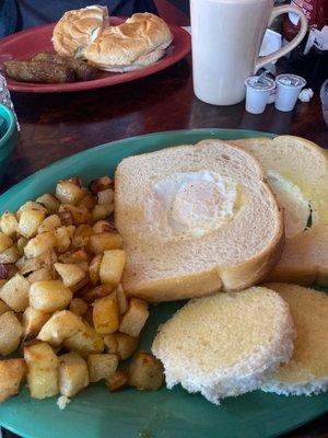 Egg in a nest with home fries