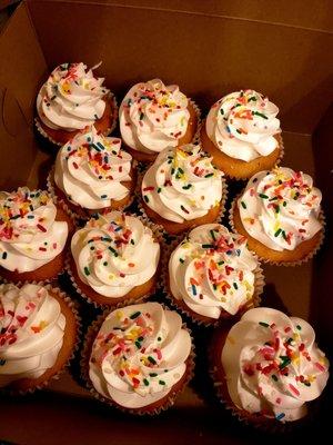 vanilla cupcakes