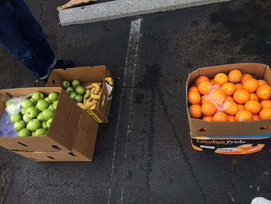 Fruits provided were oranges, apples and banana for this day's serving.