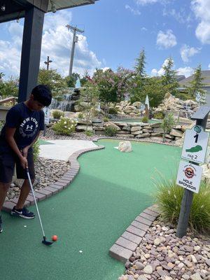 Mountain Run Mini Golf