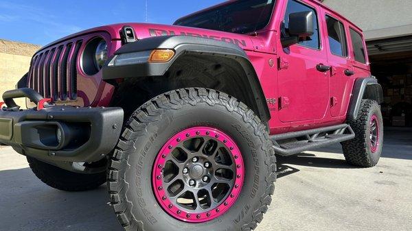 Color match Tuscudero Jeep bead lock rings.