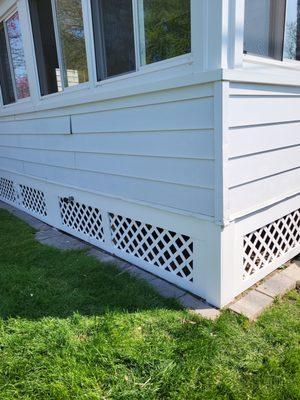 Lattice replacement on sunroom crawl