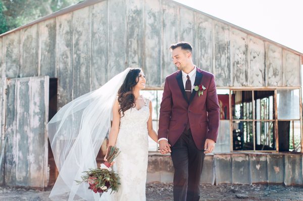 Bride's bouquet and grooms boutonnière