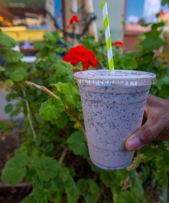 Cowless Cookies and Cream Shakes