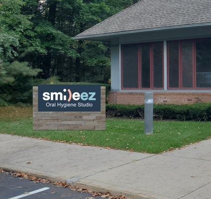 Smileez Avon Facility Outdoors