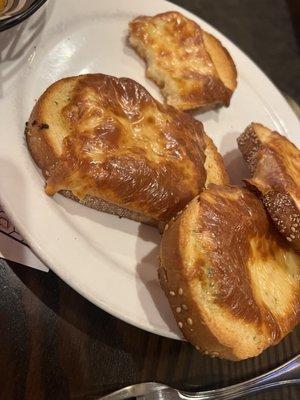 Ok guys... this isn't going to work. The bread that they put at the table with a single slice of burned provel cheese. Oof