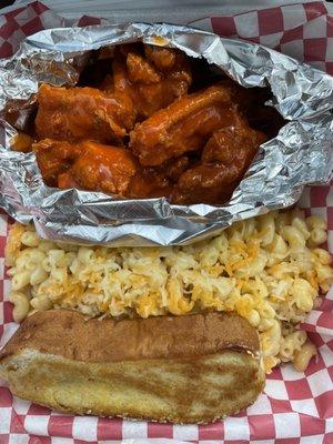 Buffalo Wing plate with Texas Toast and my choice of Mac & Cheese