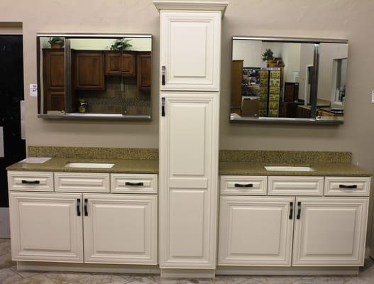 Montecarlo Maple Bisque cabinets Golden Harvest 2cm quarz counter top