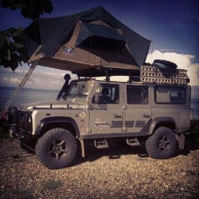 A Defender 110 set up for an overnighter.Full rooftop tent and recovery gear.