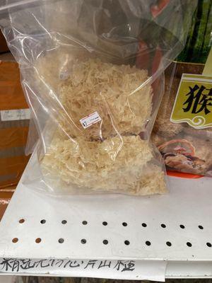 Dried white fungus