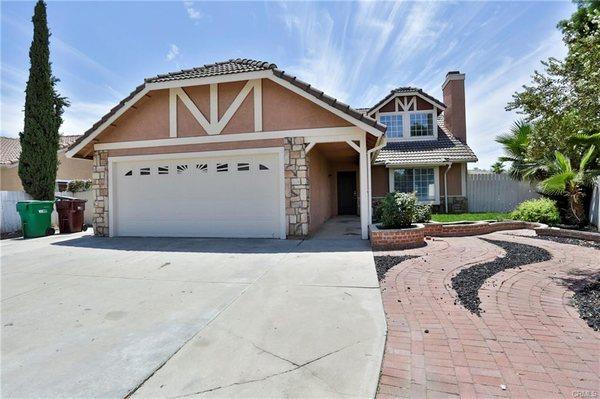 Congratulations to the Valenzuela Family for purchasing this Beautiful Moreno Valley Pool Home!