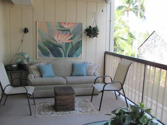 Huge Lanai...Outdoor Hawaii Living at its BEST with a "Peek-A-Boo" Ocean View!