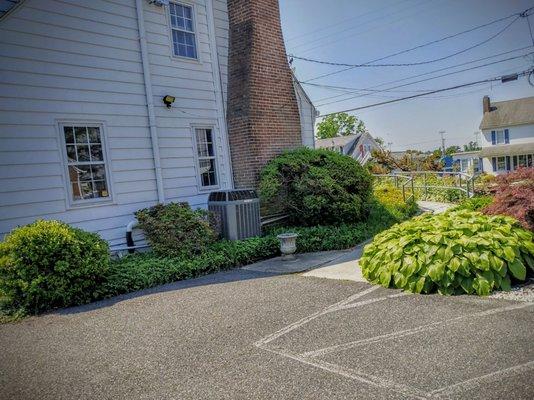 Access path from small parking lot behind building