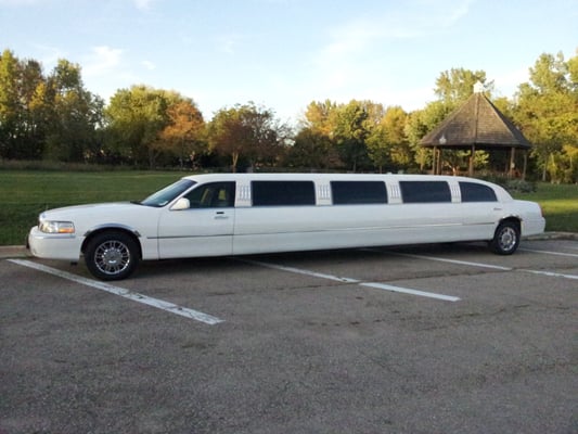 10-12 Passenger Lincoln Limousine