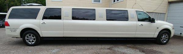 13 passenger stretch lincoln navigator