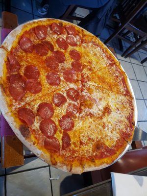 Lg pie half cheese/pepperoni