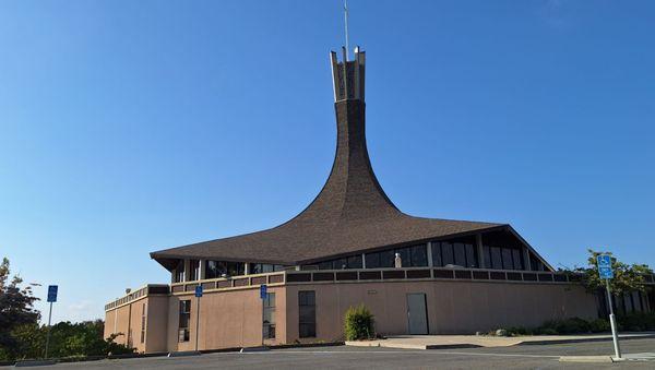 This is the view from the parking lot, but the Jetson era church beckons from Fletcher Parkway beneath its hill.  (no review)