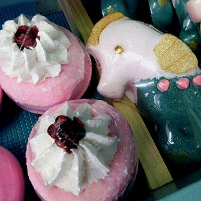 Unique Bath Bombs.