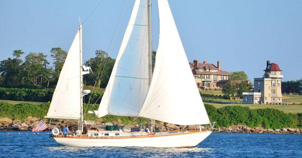 Sail past Hammersmith Farm