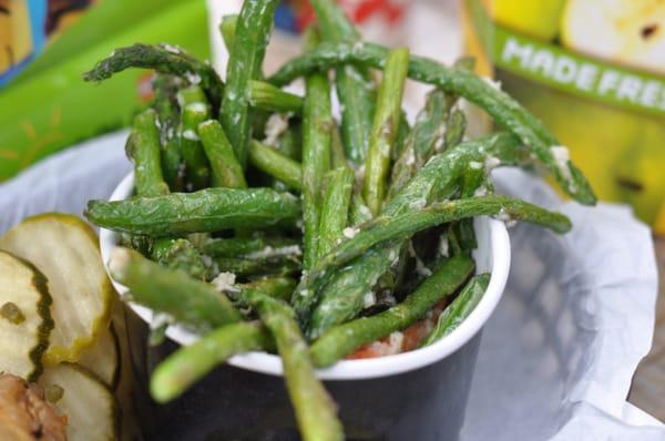 the closest thing to veggies...green beans with lots of parmesan cheese and garlic (very oily)