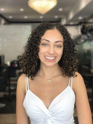 Curly haircut by Christina