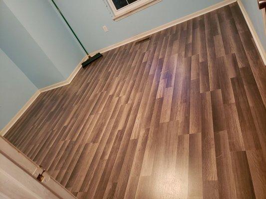 950 sqft laminate install