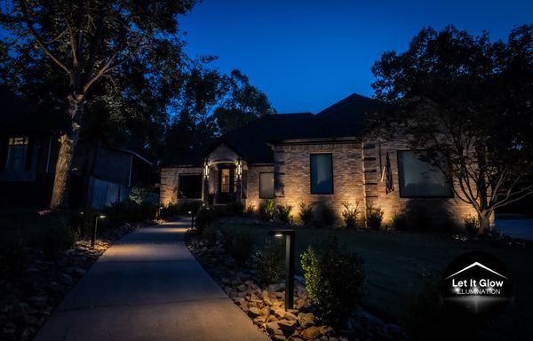 up lighting on a home