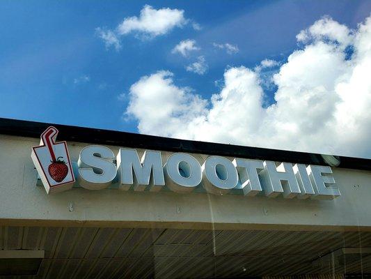 SMART CHOICE SMOOTHIE (strip mall) signage in Griffin, Georgia.