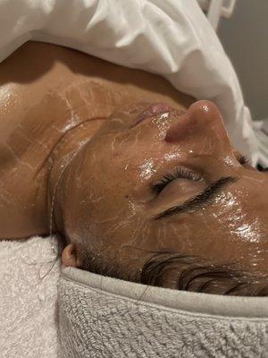 Firming Peptide Mask with Signature Luxxe Facial