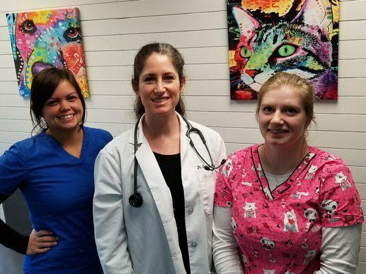 From left to right: Lindsay, LVT/Reception, Dr. Sabari Haviland, DVM, and Jordan, Assistant/Reception