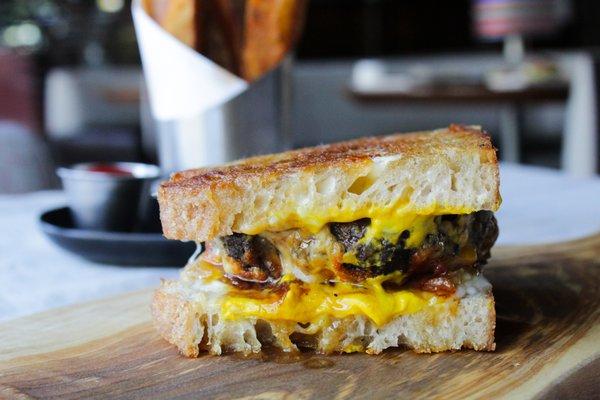 BB Melt - Creekstone ground beef, cheddar & provolone cheeses, caramelized mushrooms & onions, mustard, mayo & bacon jam.