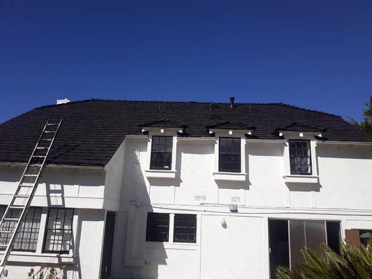 This is a brand new wood shake roof located in Palos Verdes California 29 a squares