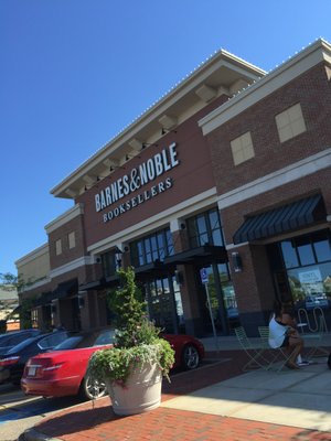 Barnes&Noble of Hingham -- Derby Street Shoppes : 96 Derby Street, Hingham            Storefront