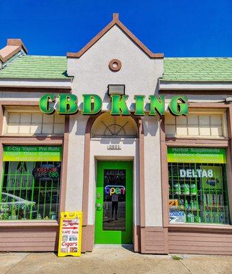 CBD King Dallas TX , we carry a huge selection of Delta 8 , THC-o, Kratom , HHC, Pre rolls, Cigars, Vape and Nicotine Products