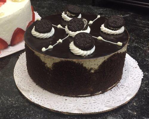 6" Cookies and Cream Mousse Cake