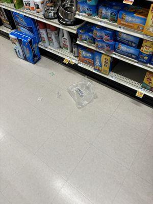 Can't find an isle without Trash on the floor