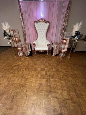 Backdrops, flower bouquets, thronechair + other essentials