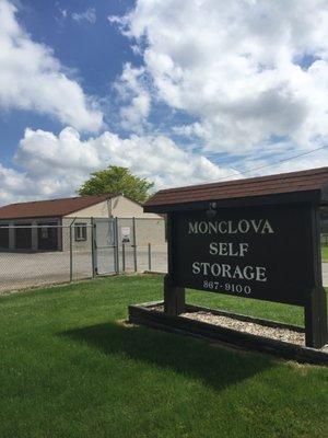 www.monclovaselfstorage.com