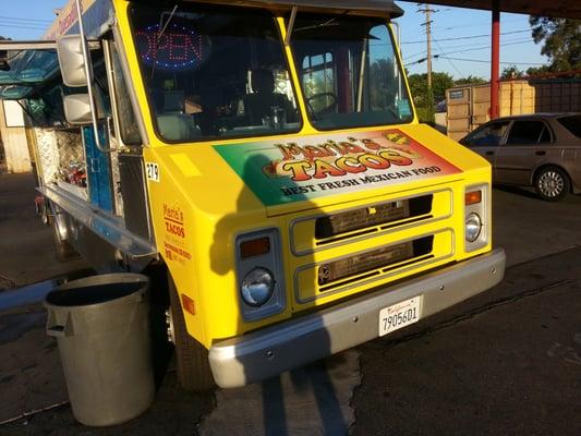 What you are looking for from the street. A big, yellow, food truck filled with awesomeness. Sorry about my 8 o'clock shadow.