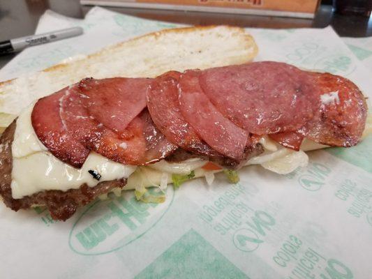 ROMANBUGER BTE 50% more beef,cheese, an lunchmeat..taste you crave..