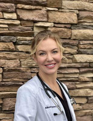 Allison Jones, NP a seasoned nurse practitioner hailing from Bend, OR, with a knack for natural aesthetics and injectables.