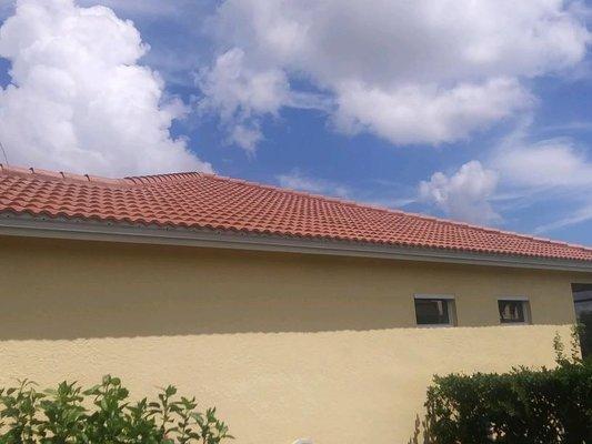 MilBar Construction and Roofing review of tile roof in Naples