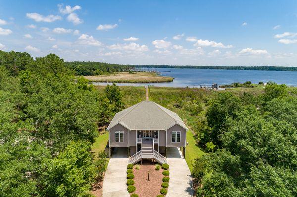 207 Chateau Drive, New Bern, NC - Waterfront Property with Dock