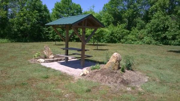 covered picnic table