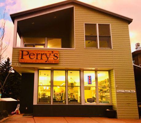 Perry's Shoe Shop now in Nederland, New Sign just installed. Come Visit.