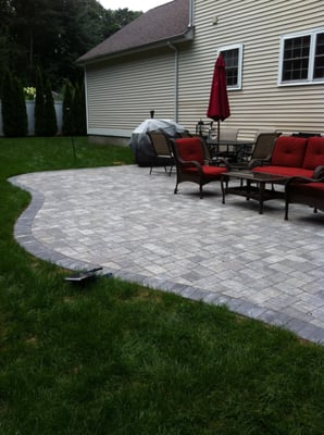 Pavestone Plaza Squares & Recs Granite Blend patio