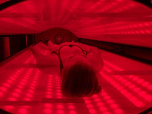 Whole Body Red Light Therapy: relaxing, painless, healthy.