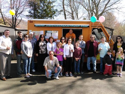 Here are some happy party people enjoying some ice cream.